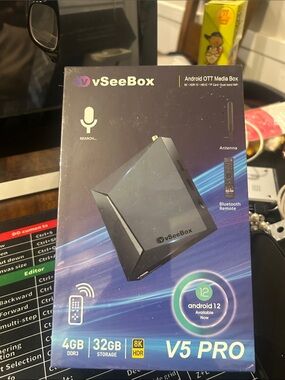 NIB vSeeBox V5 Pro Android 12 TV Media Box - Black/Blue Packaging
